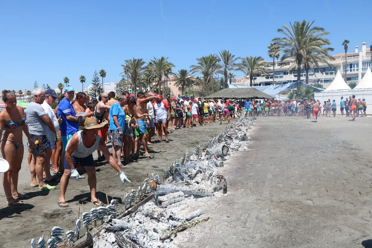 Zuschauer bei der Augustmesse am Strand von El Morche
